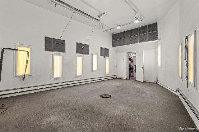 21151 Grand River Avenue, Detroit, MI 48219