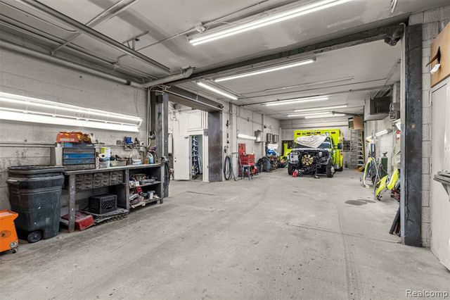 21151 Grand River Avenue, Detroit, MI 48219