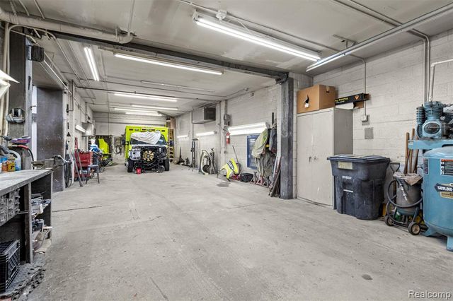 21151 Grand River Avenue, Detroit, MI 48219