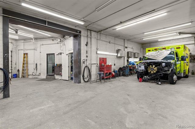 21151 Grand River Avenue, Detroit, MI 48219