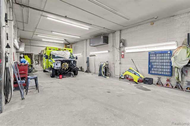 21151 Grand River Avenue, Detroit, MI 48219