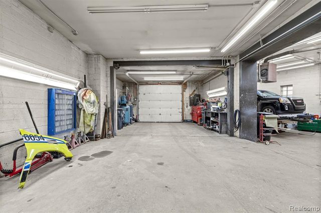 21151 Grand River Avenue, Detroit, MI 48219