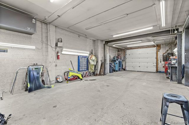 21151 Grand River Avenue, Detroit, MI 48219