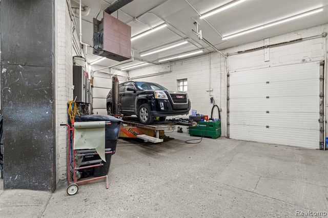 21151 Grand River Avenue, Detroit, MI 48219