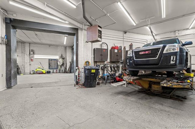 21151 Grand River Avenue, Detroit, MI 48219