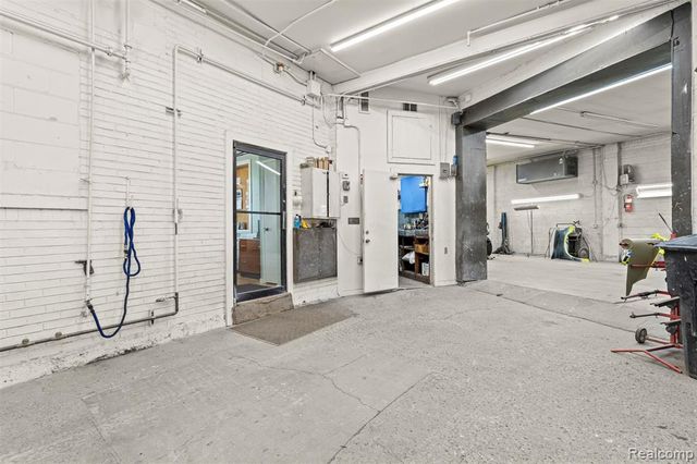 21151 Grand River Avenue, Detroit, MI 48219