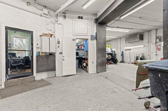 21151 Grand River Avenue, Detroit, MI 48219