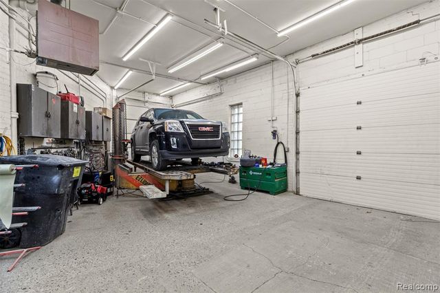 21151 Grand River Avenue, Detroit, MI 48219