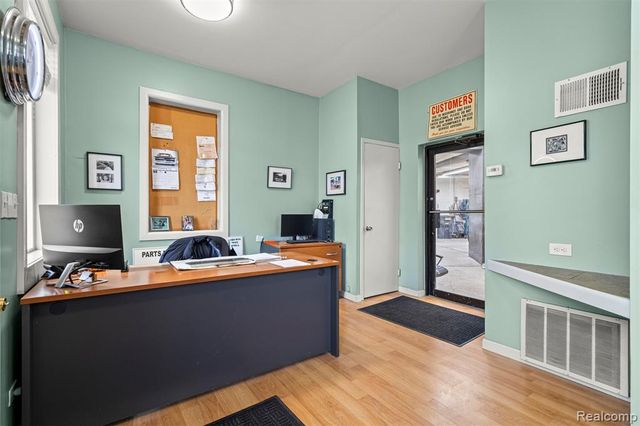 21151 Grand River Avenue, Detroit, MI 48219