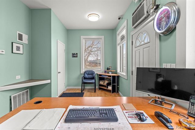 21151 Grand River Avenue, Detroit, MI 48219