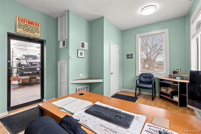 21151 Grand River Avenue, Detroit, MI 48219