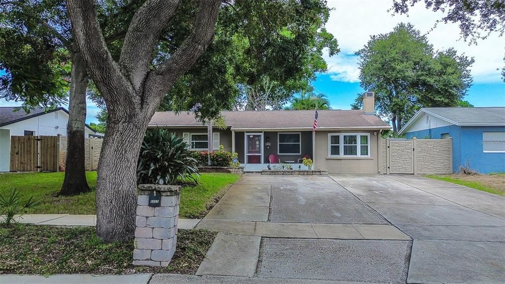 8255 82ND AVENUE, Seminole, FL 33777