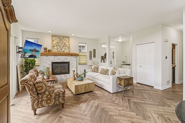 1195 Mark Court, Antioch, IL 60002