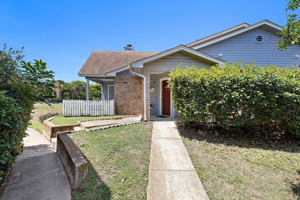 1601 Faro DR 303, Austin, TX 78741