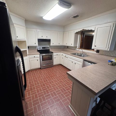 300 Merrell Drive, Sulphur Springs, TX 75482