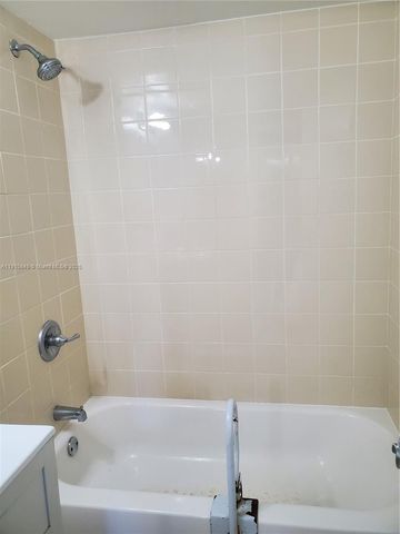 4851 NW 26th Ct 237, Lauderdale Lakes, FL 33313