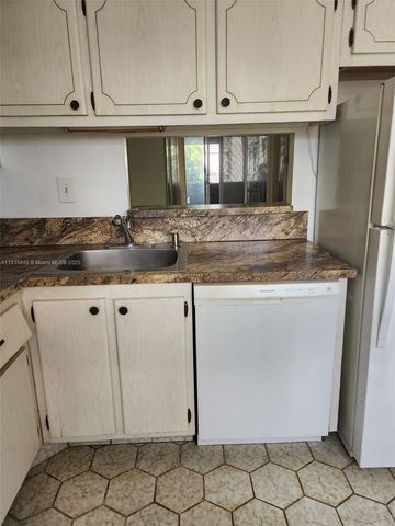 4851 NW 26th Ct 237, Lauderdale Lakes, FL 33313