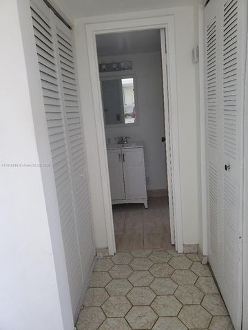 4851 NW 26th Ct 237, Lauderdale Lakes, FL 33313