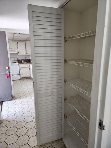 4851 NW 26th Ct 237, Lauderdale Lakes, FL 33313