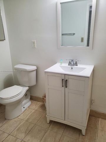 4851 NW 26th Ct 237, Lauderdale Lakes, FL 33313