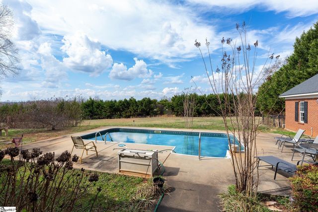 319 Waters Road, Taylors, SC 29687