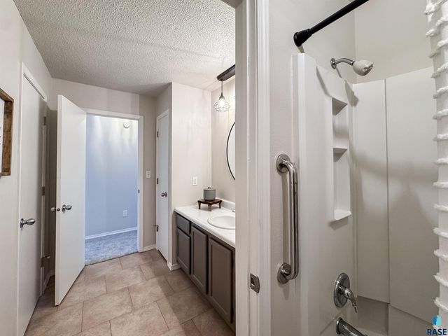 5408 W 52nd St Street, Sioux Falls, SD 57106