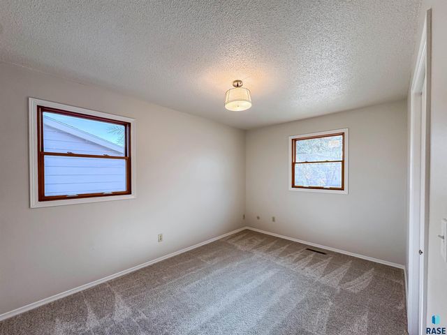 5408 W 52nd St Street, Sioux Falls, SD 57106