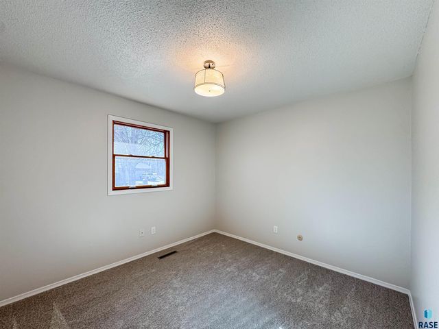 5408 W 52nd St Street, Sioux Falls, SD 57106