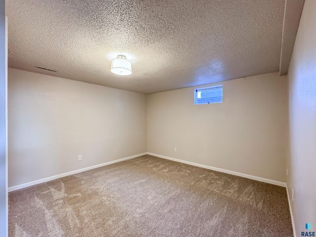 5408 W 52nd St Street, Sioux Falls, SD 57106