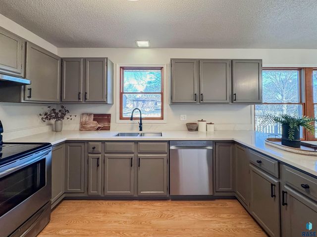 5408 W 52nd St Street, Sioux Falls, SD 57106