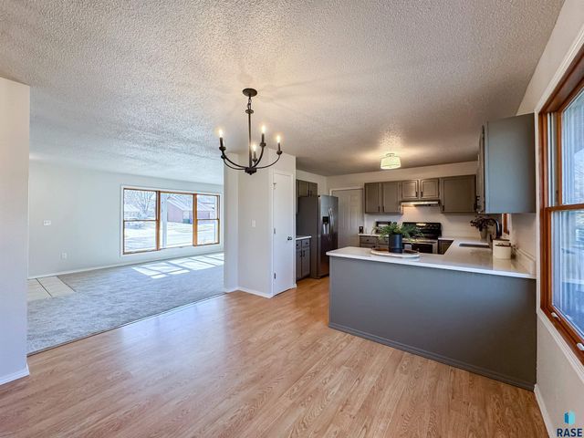 5408 W 52nd St Street, Sioux Falls, SD 57106