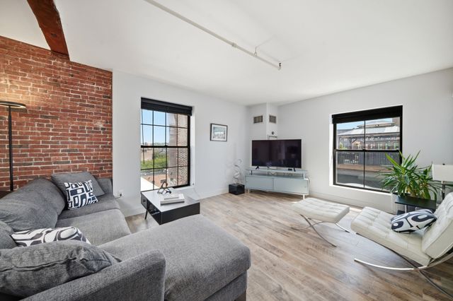 172 Middle St 501, Lowell, MA 01852