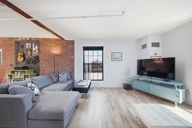 172 Middle St 501, Lowell, MA 01852