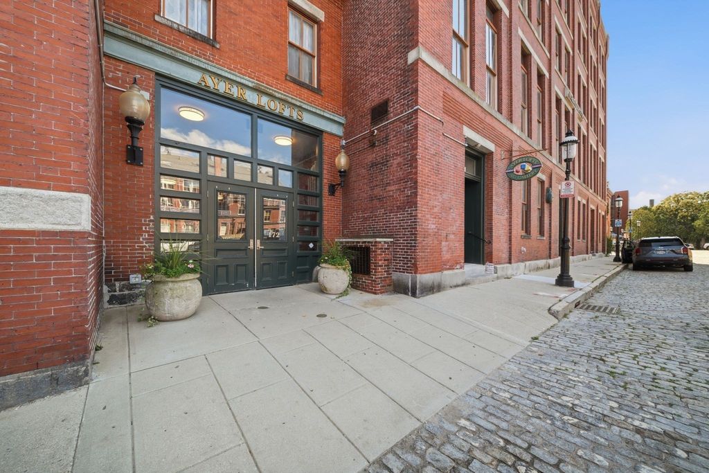 172 Middle St 501, Lowell, MA 01852