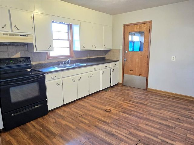 401 W 1st Street, Cherryvale, KS 67335
