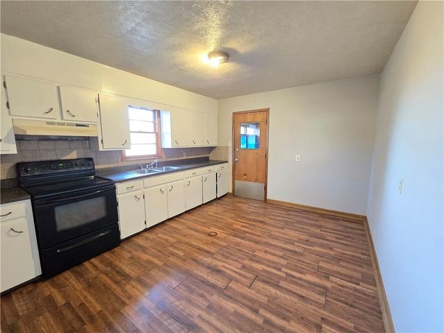 401 W 1st Street, Cherryvale, KS 67335