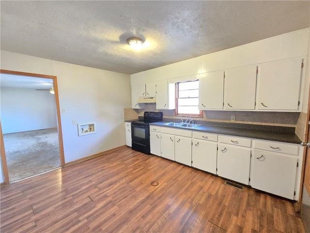 401 W 1st Street, Cherryvale, KS 67335