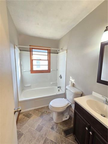 401 W 1st Street, Cherryvale, KS 67335