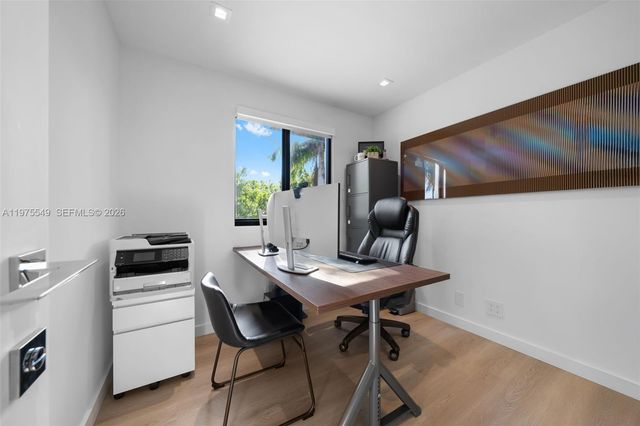 1077 Golden Cane Dr, Weston, FL 33327