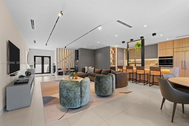 1077 Golden Cane Dr, Weston, FL 33327