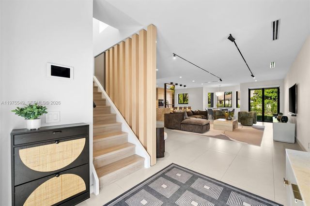 1077 Golden Cane Dr, Weston, FL 33327