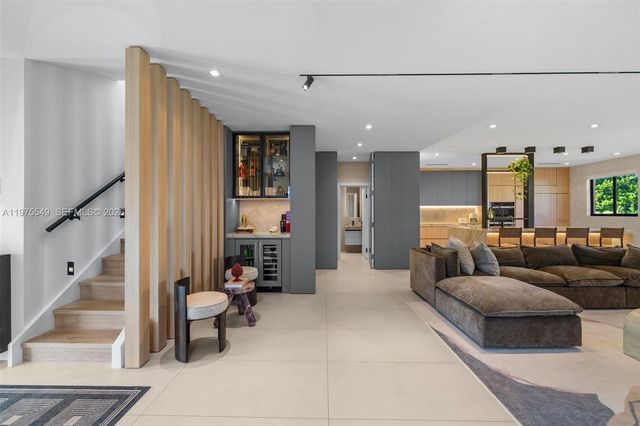 1077 Golden Cane Dr, Weston, FL 33327