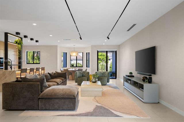 1077 Golden Cane Dr, Weston, FL 33327