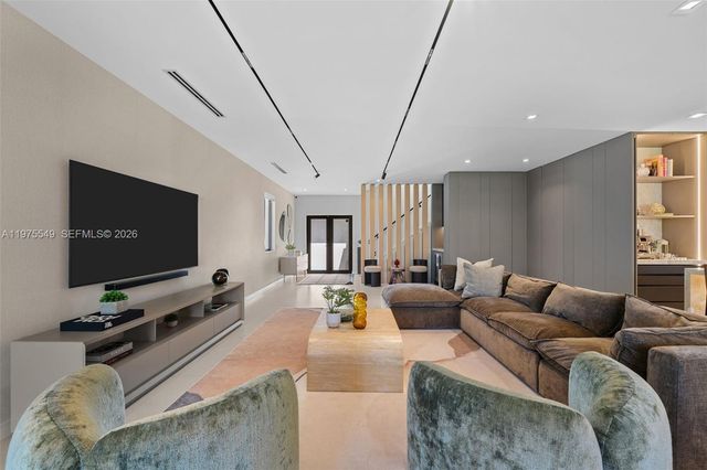 1077 Golden Cane Dr, Weston, FL 33327