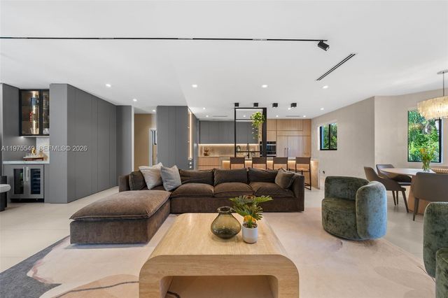 1077 Golden Cane Dr, Weston, FL 33327