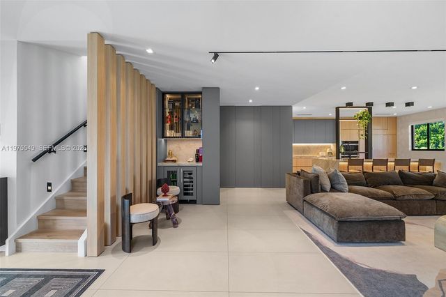 1077 Golden Cane Dr, Weston, FL 33327