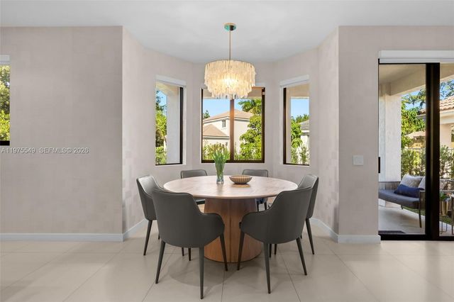 1077 Golden Cane Dr, Weston, FL 33327