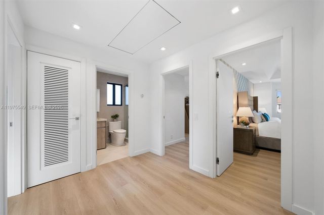 1077 Golden Cane Dr, Weston, FL 33327