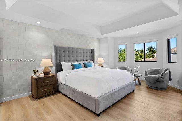 1077 Golden Cane Dr, Weston, FL 33327