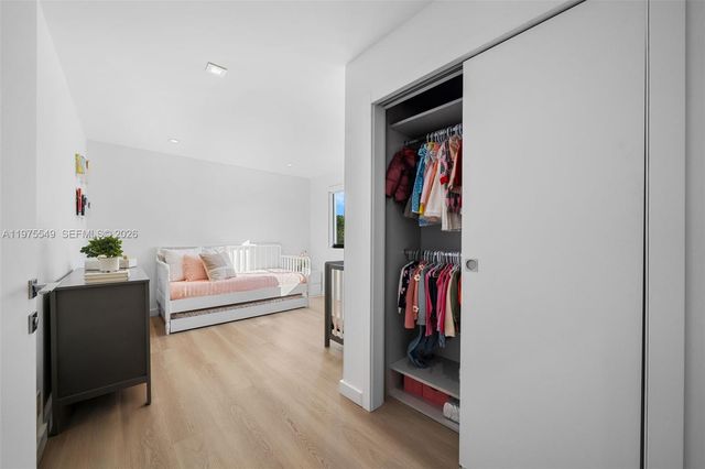 1077 Golden Cane Dr, Weston, FL 33327